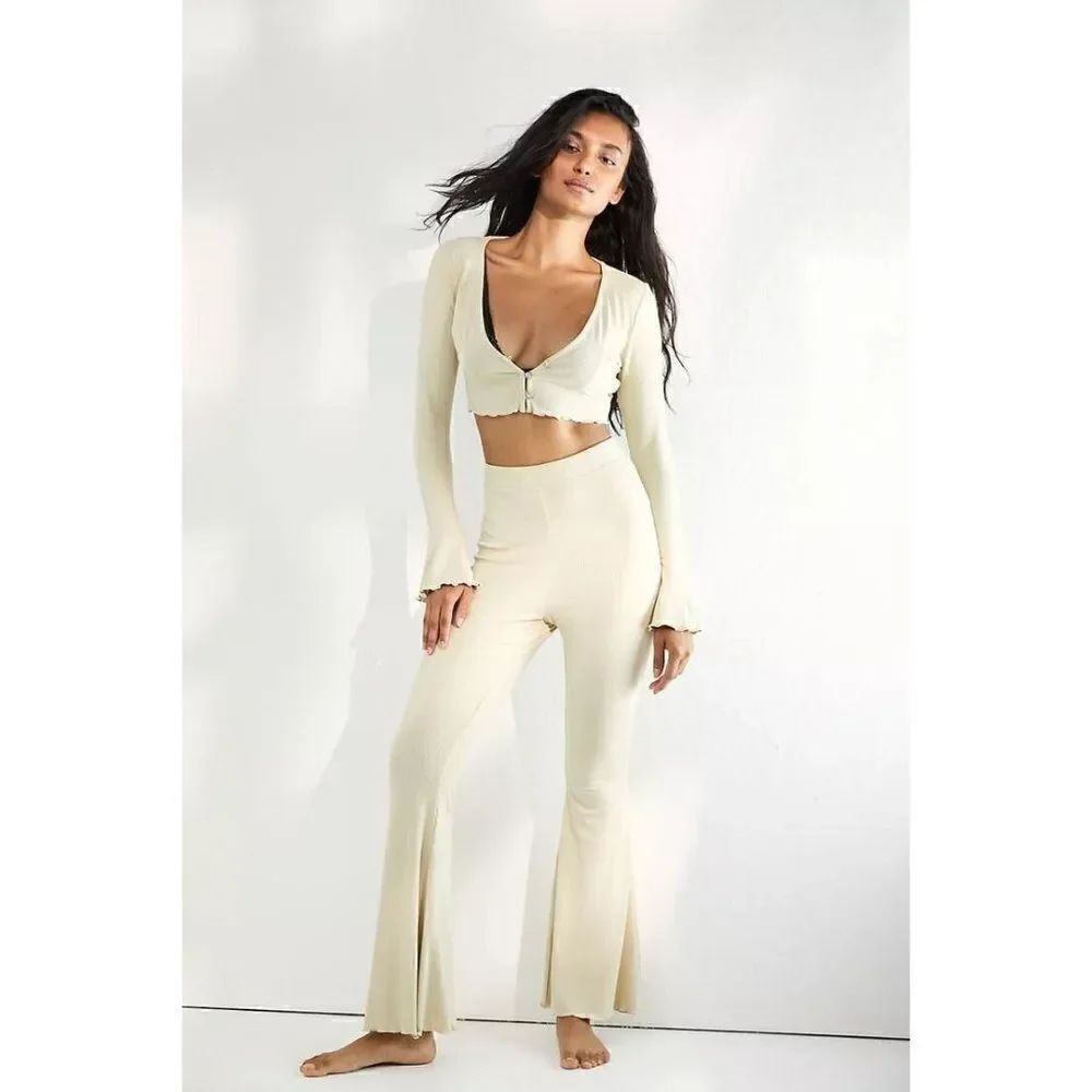 NEW FREE PEOPLE Sz M SOUL MATE SET 2 PC CROP TOP & PANT SET IN MARZIPAN